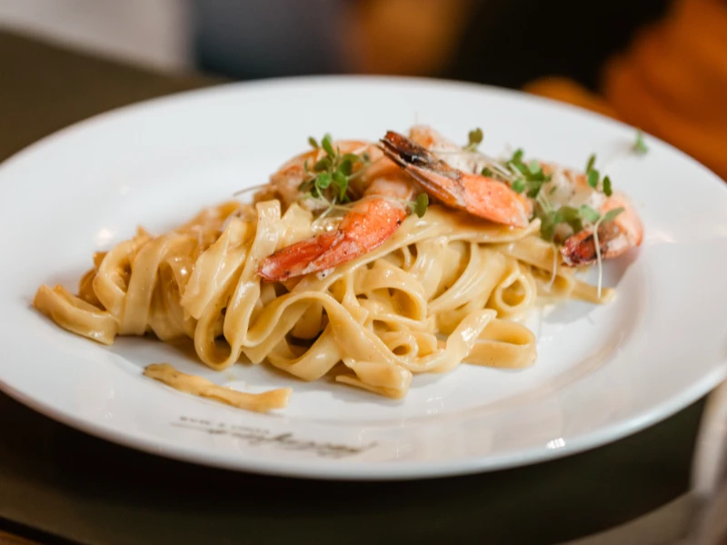 24. Fettuccine com Camarão
