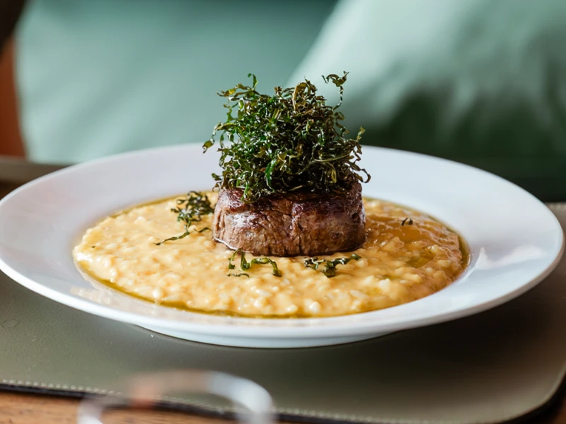 32. Filé Mignon com Risoto de Açafrão