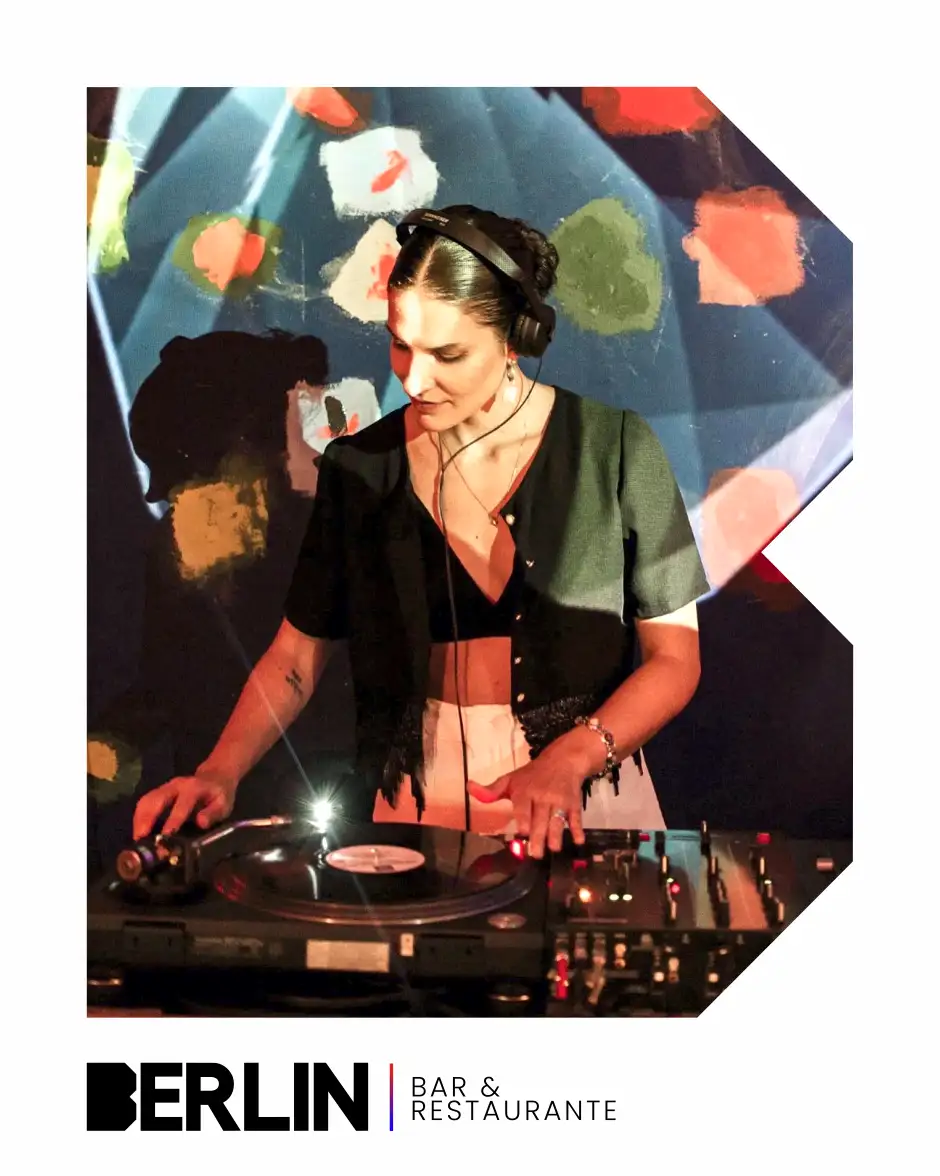 DJ Julia Martinussi + Abertura de Exposição - GRATUITO